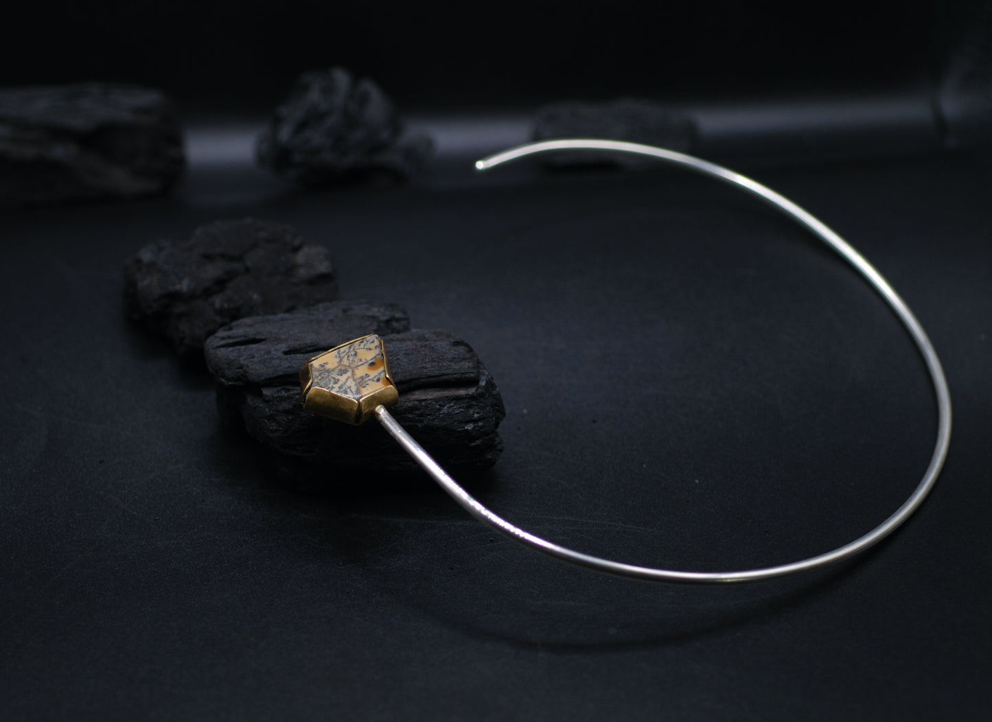 Yellow agate triangle