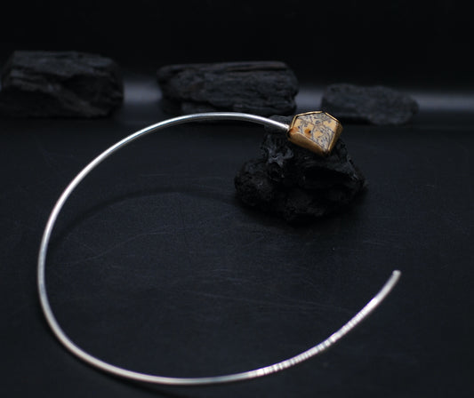 Yellow agate triangle